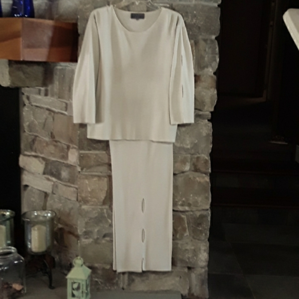 Women's luxury knit 2 piece pant outfit.